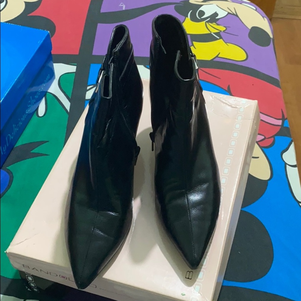 Bandolino Black point Booties